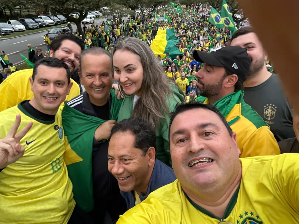 Contra STF e por anistia, apoiadores de Bolsonaro vão às ruas em cidades de Santa Catarina